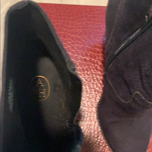 Women’s ash boot 7 1/2 navy blue - Picture 2 of 3